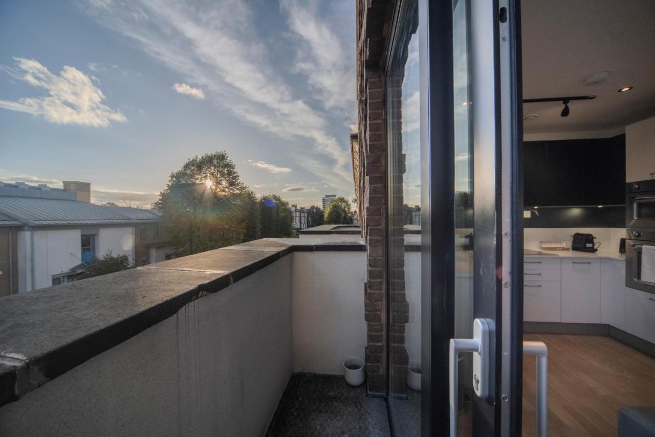 Bright & Quiet - Spacious Apt With Balcony & Lift Appartement Londres
